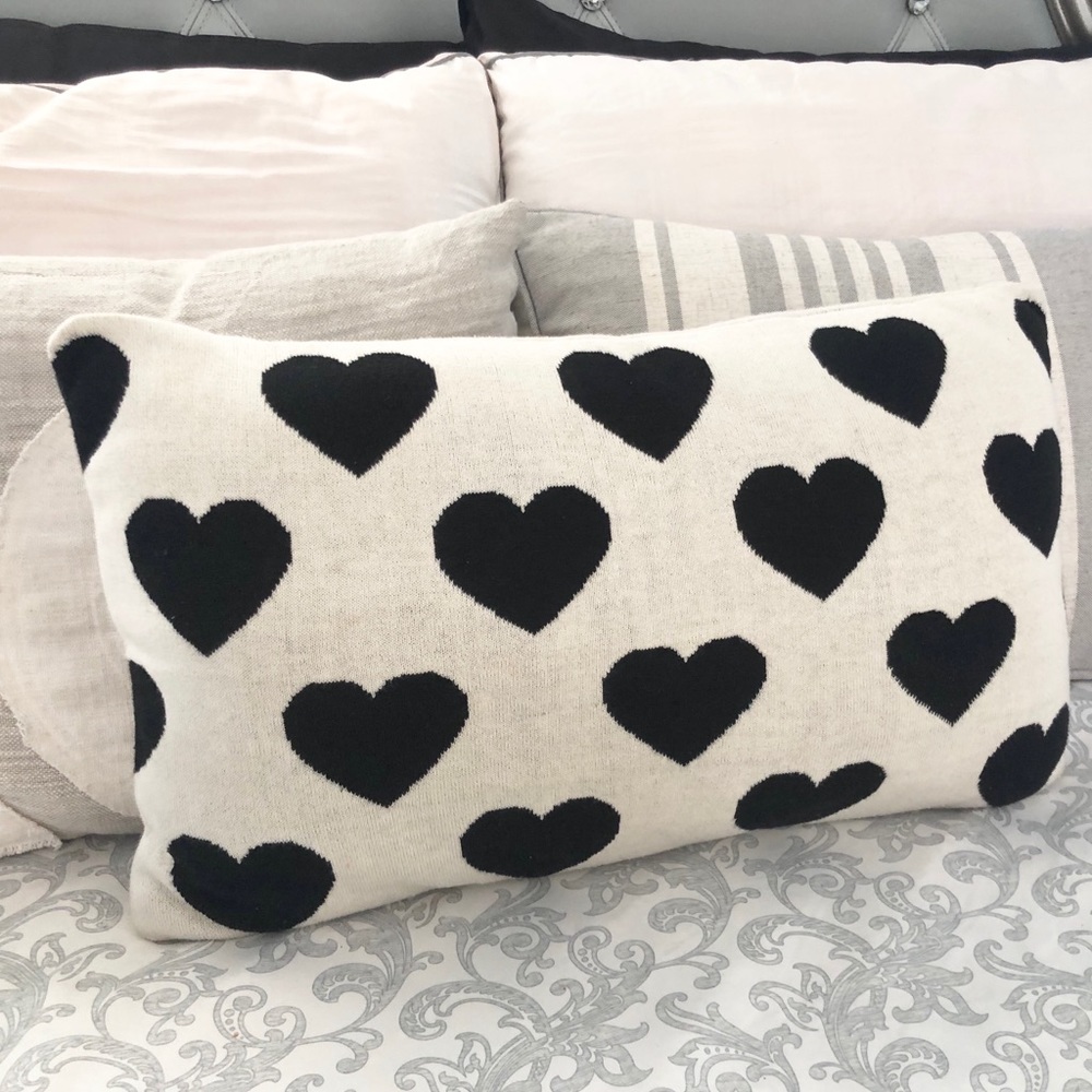 THROW PILLOW